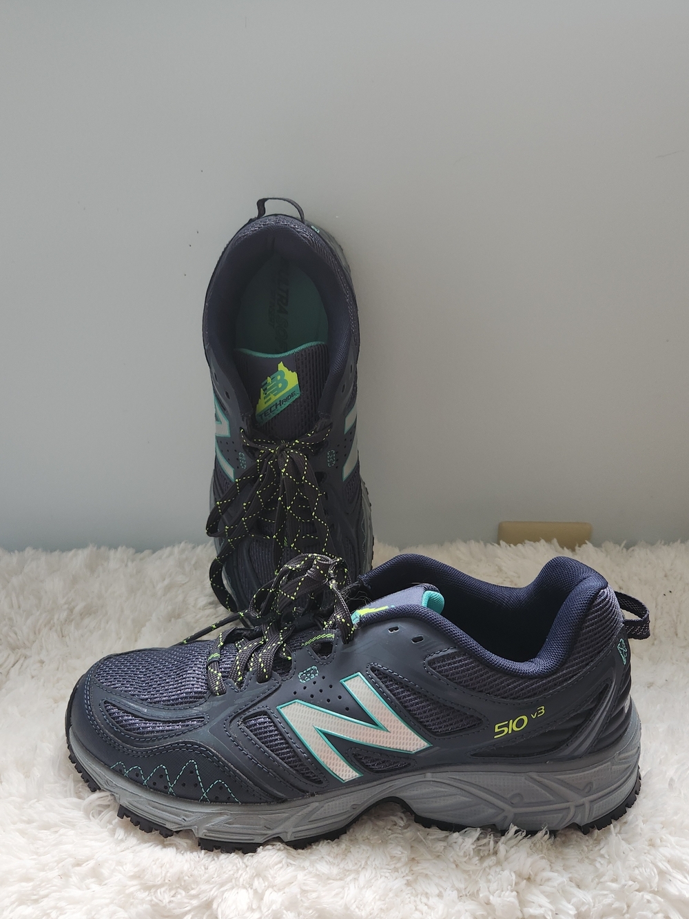 New Balance Women's 510v3 Navy and Teal Trail Sneakers - Size 11